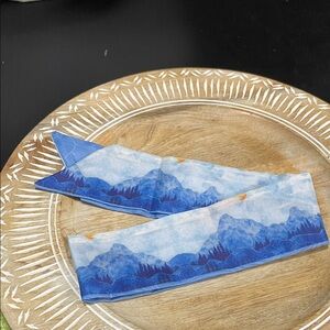 Scenic Blue Mountain twilly